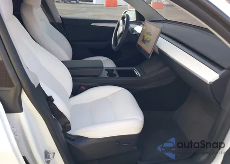 2023 Tesla Model Y Awd/Long Range Dual Motor All-Wheel Drive z USA, uszkodzony, nr VIN 7SAYGDEE0PA135579